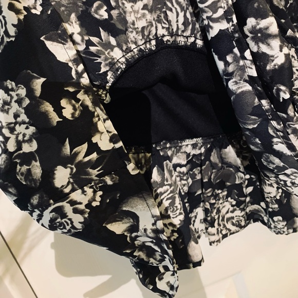 Beautiful mini dress 🖤🤍 - Picture 5 of 9